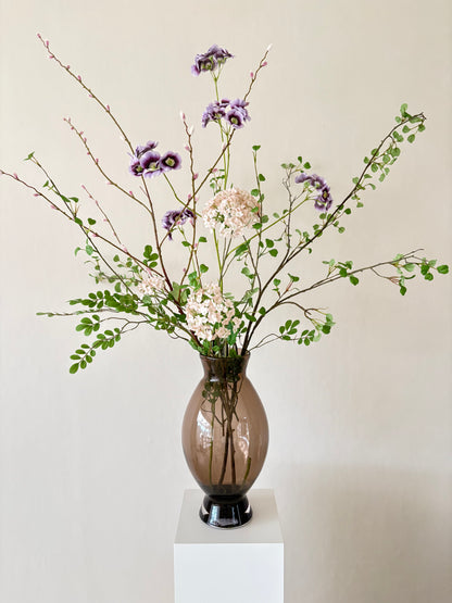 Just Adorable – liten konstgjord blombukett i mjuka färger från Bouqudecos konstgjorda buketter