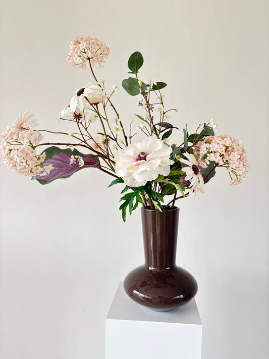 I'm All Yours – konstgjord blombukett i varma pasteller från Bouqudecos kollektion av konstgjorda buketter