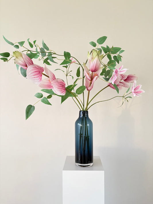 Iconic – konstgjord blombukett i stilren design från Bouqudecos kollektion av konstgjorda buketter
