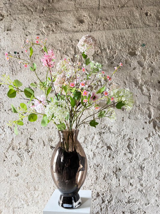 Lasting Love – konstgjord blombukett i rött och rosa, del av Bouqudecos kollektion med konstgjorda buketter