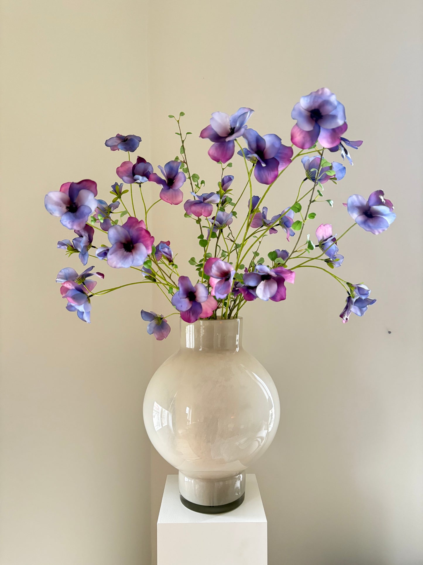 Pensées Sauvage – konstgjord bukett från Bouqudeco, premium silkesblommor